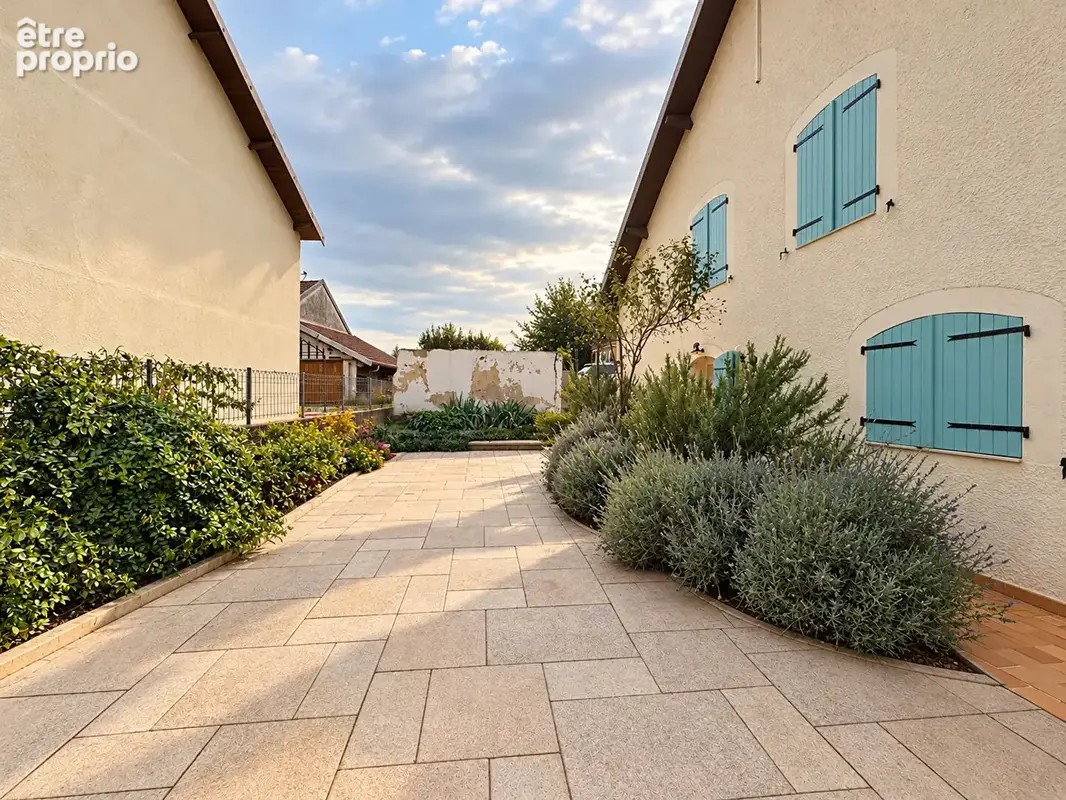 Maison mitoyenne en pierre rénovée avec 3 chambres et Garage - photo 19