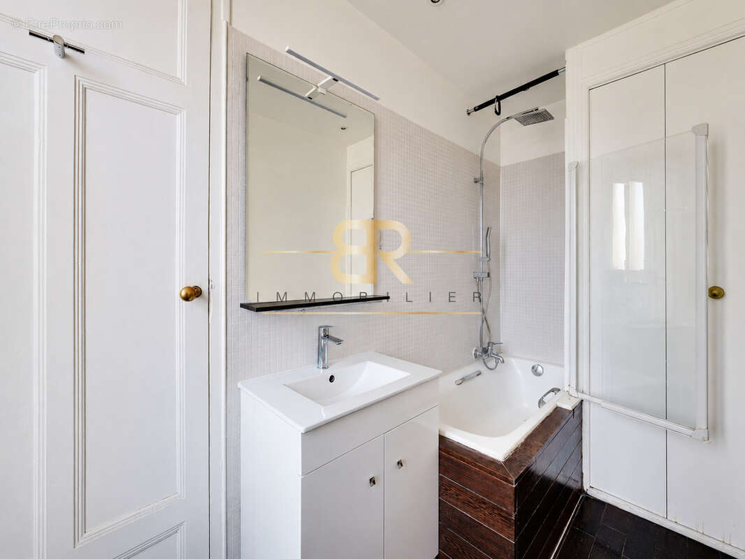 Appartement à PARIS-17E