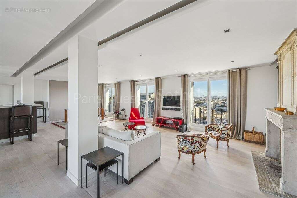 Appartement à PARIS-16E