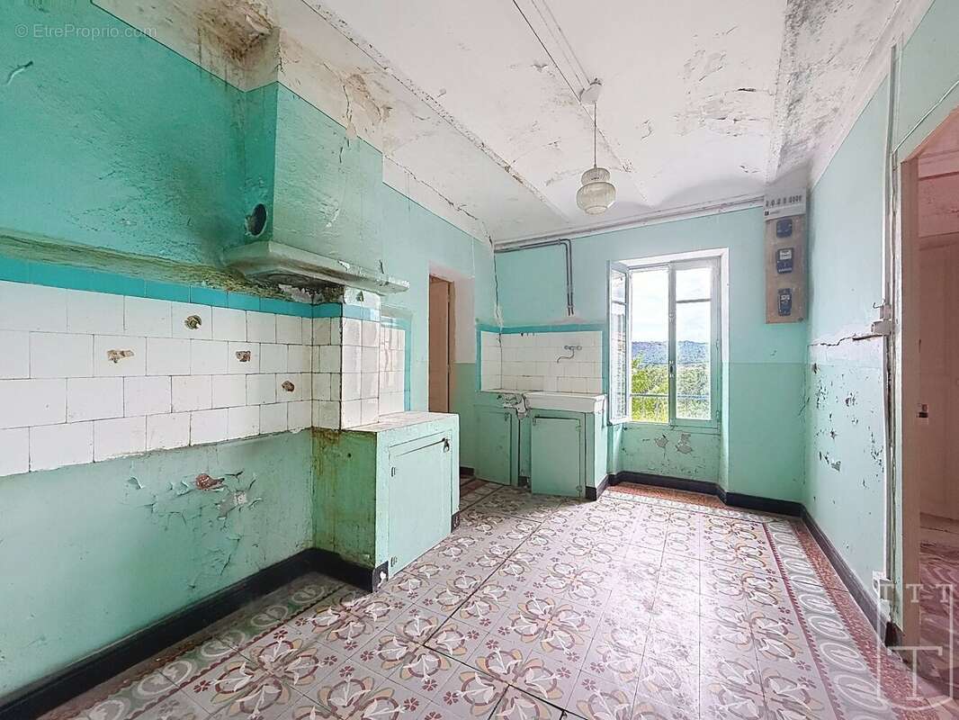 Maison en pierre A RENOVER avec possibilité de créer plusieurs logements. - photo 25