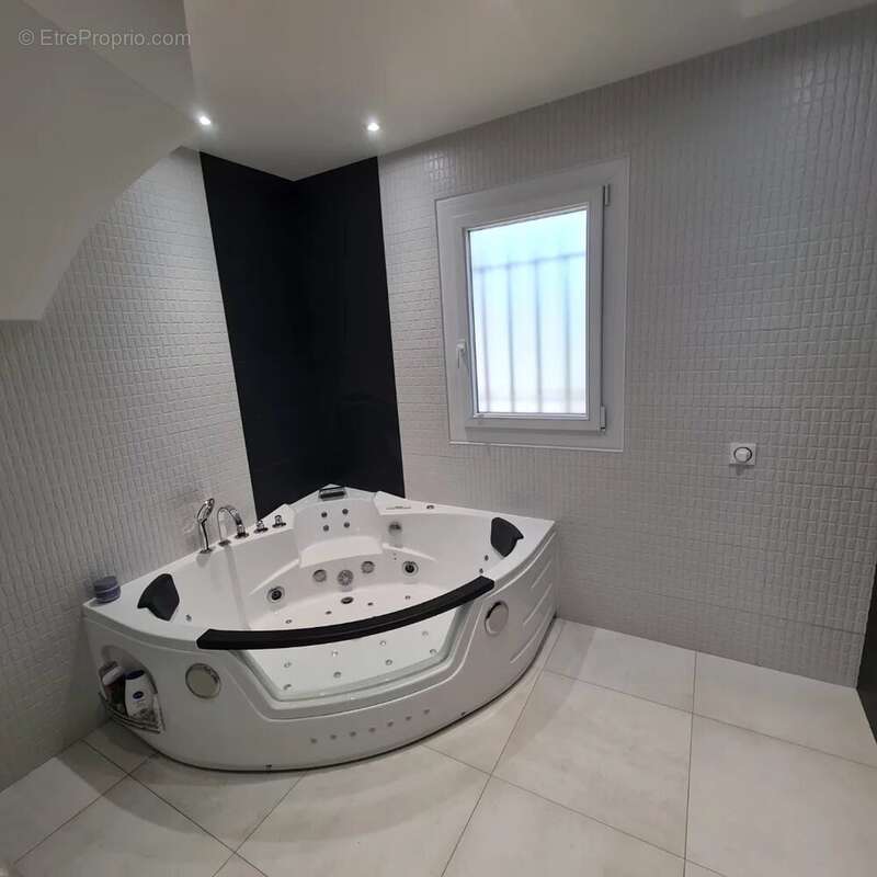 Maison à SAINT-CEZAIRE-SUR-SIAGNE