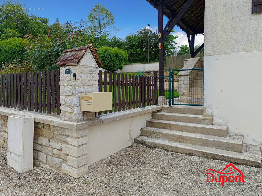 Maison à VITRY-LE-CROISE