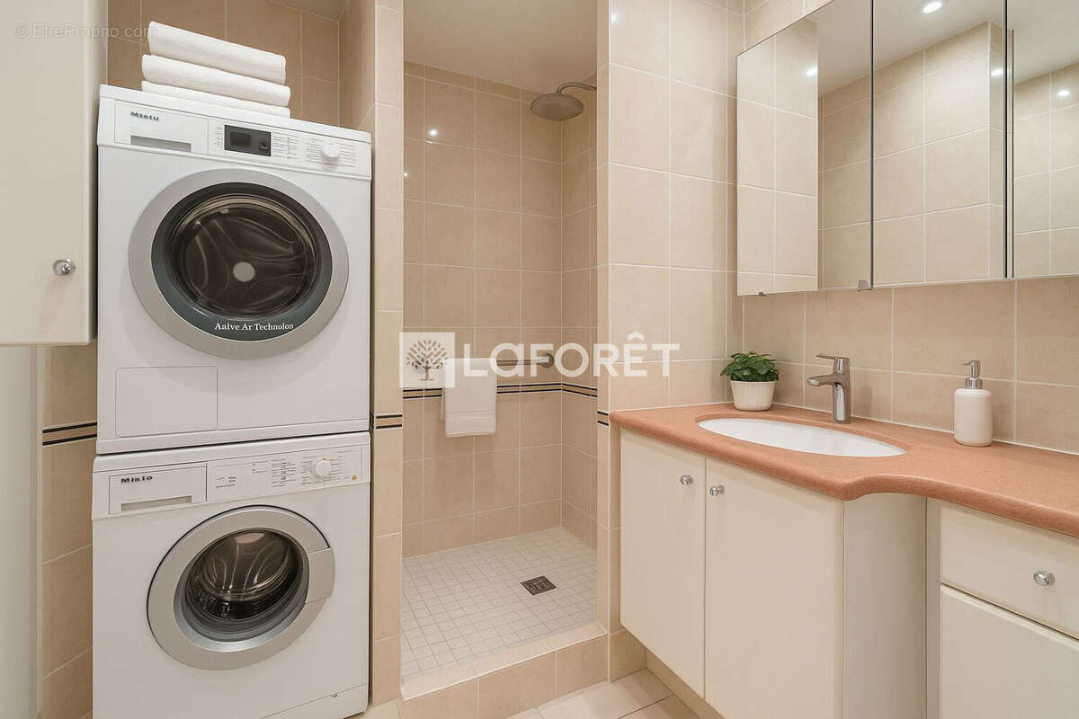 Appartement à COURBEVOIE