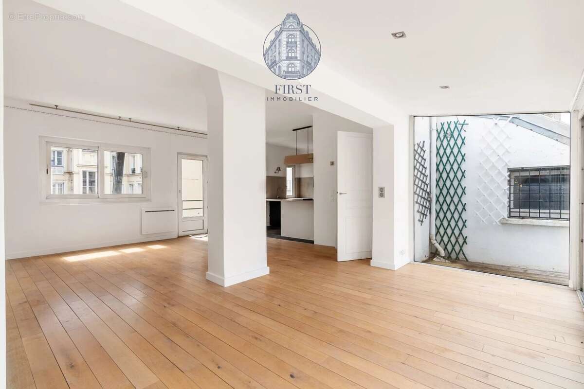 Appartement à PARIS-16E