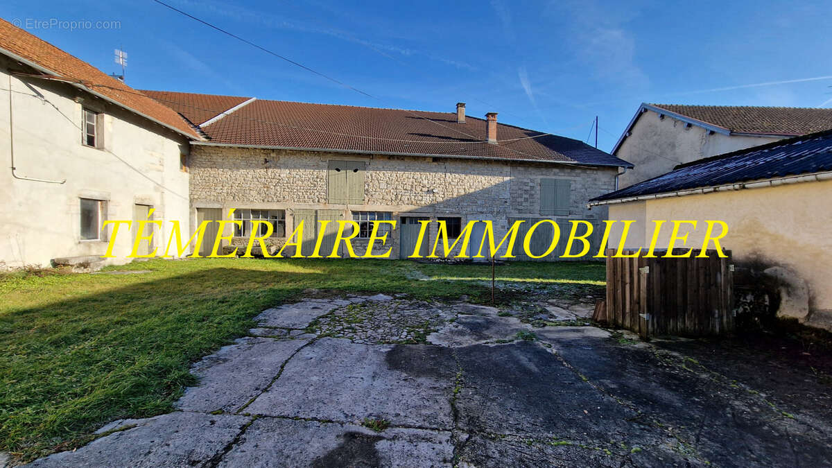 Maison à MONT-SUR-MONNET