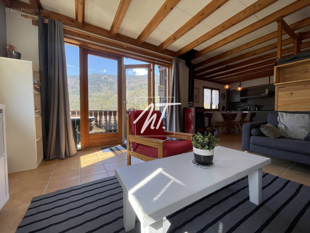 Appartement à MORILLON