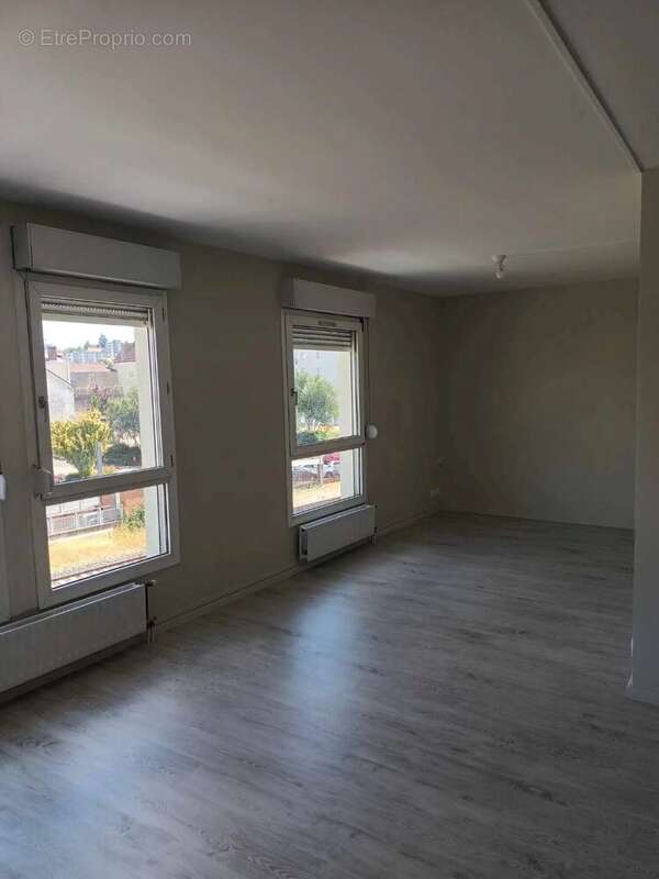 Appartement 82 m² à Montceau-Les-Mines  - photo 4