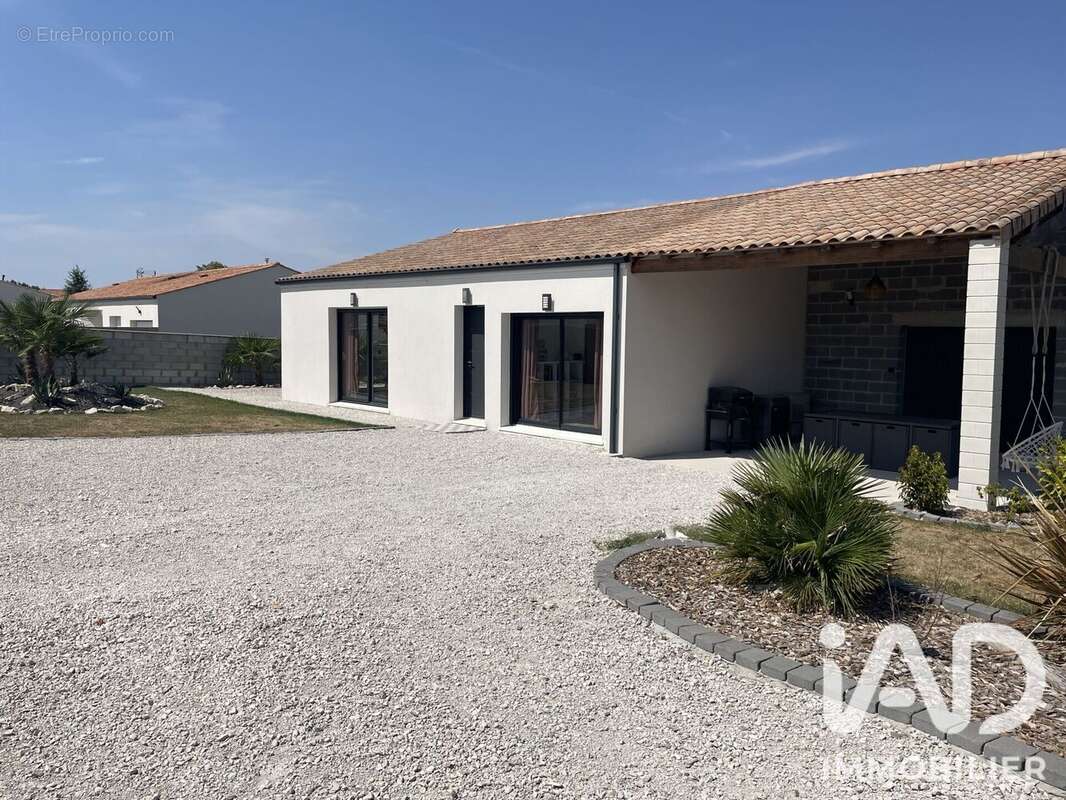 Maison 102 m² à Germignac  - photo 5