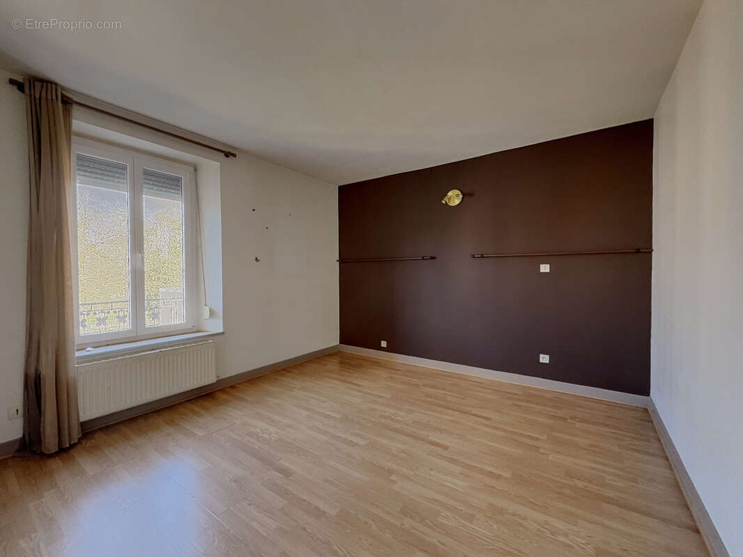 Appartement à CONTREXEVILLE