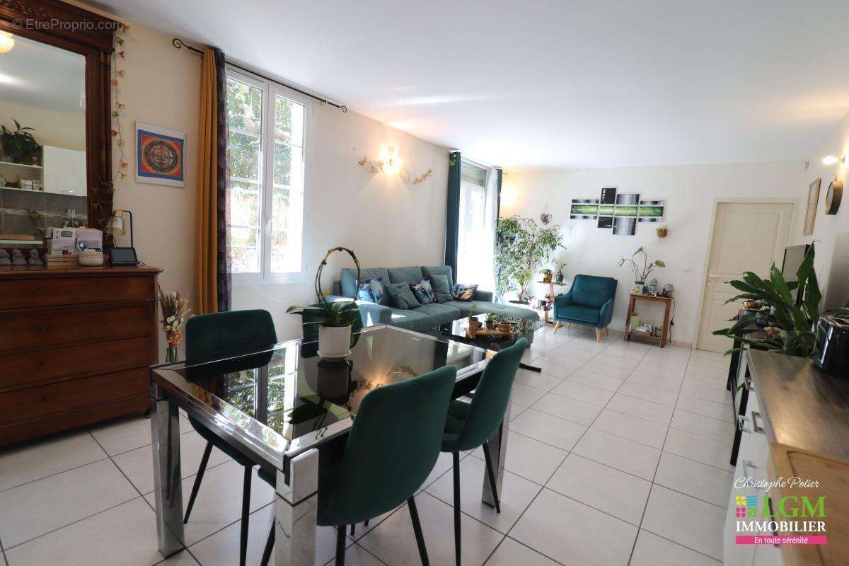 Appartement à VALREAS