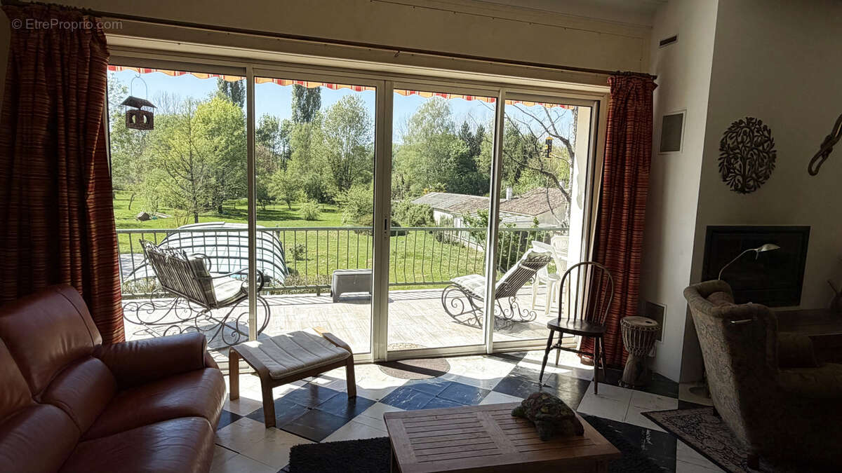 Maison à SAINT-JEAN-D'ANGELY