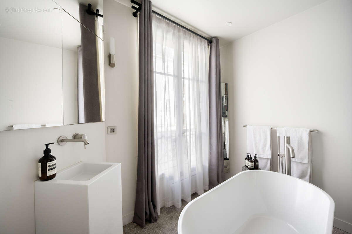 Appartement à PARIS-14E