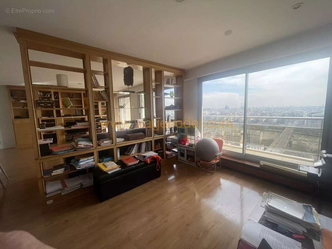 Appartement à COURBEVOIE