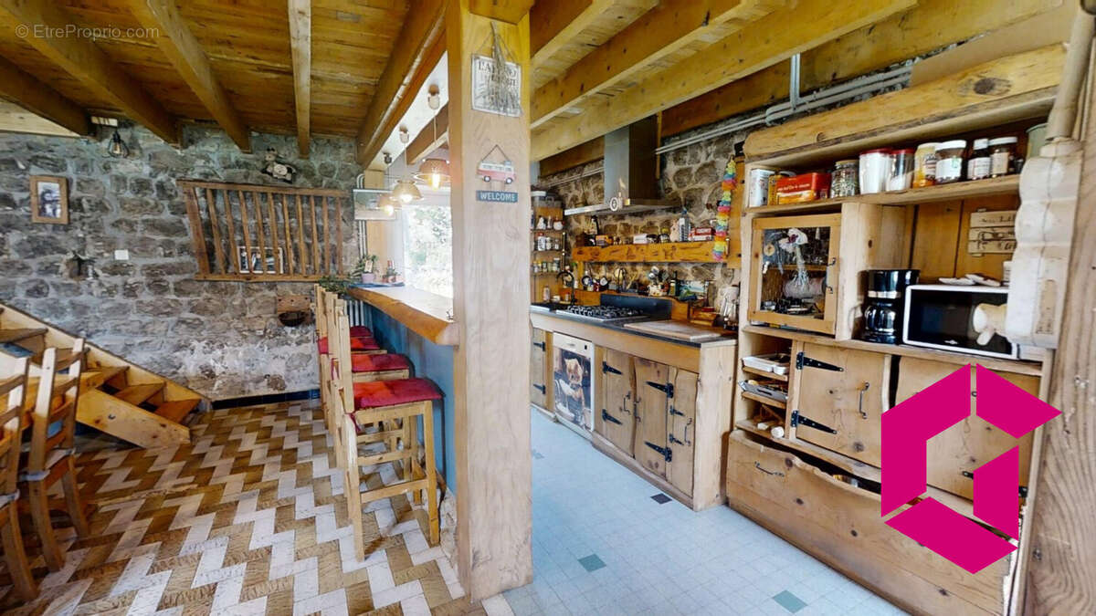 Maison à SAINT-JEURES