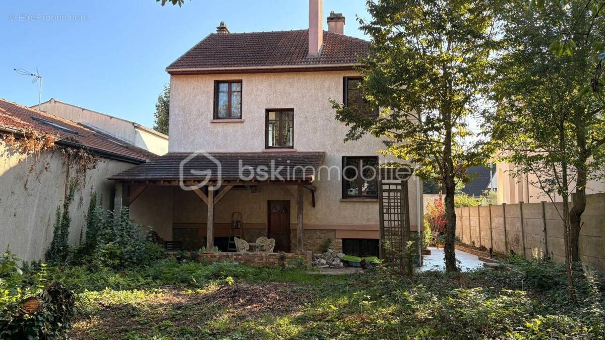 Maison à COMBS-LA-VILLE