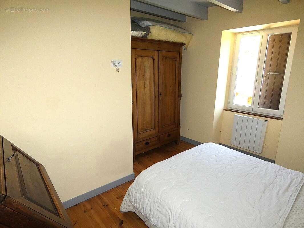 Maison en pierre avec dépendances d'environ 215 m² DORNAS (07) - photo 10