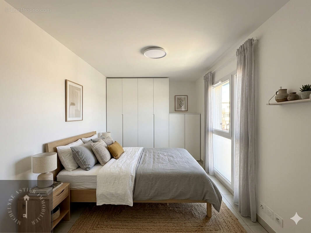 Appartement à SAINT-LAURENT-DU-VAR