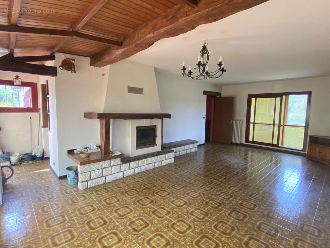 Maison à SAINT-YZAN-DE-SOUDIAC