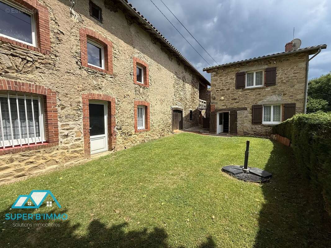 Maison à CHAMPAGNAC-LE-VIEUX
