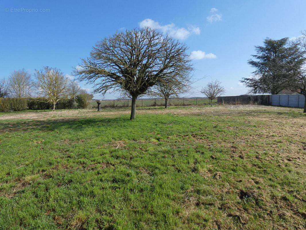 Maison à MARVILLE-MOUTIERS-BRULE