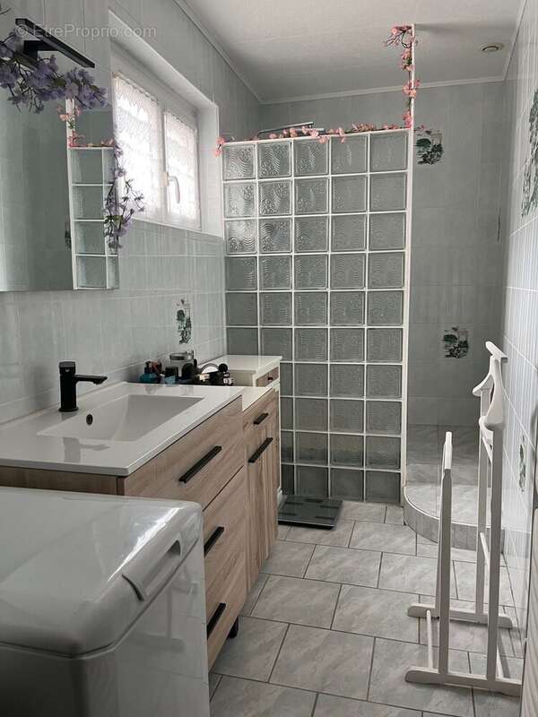 SALLE D EAU - Maison à LES ULMES