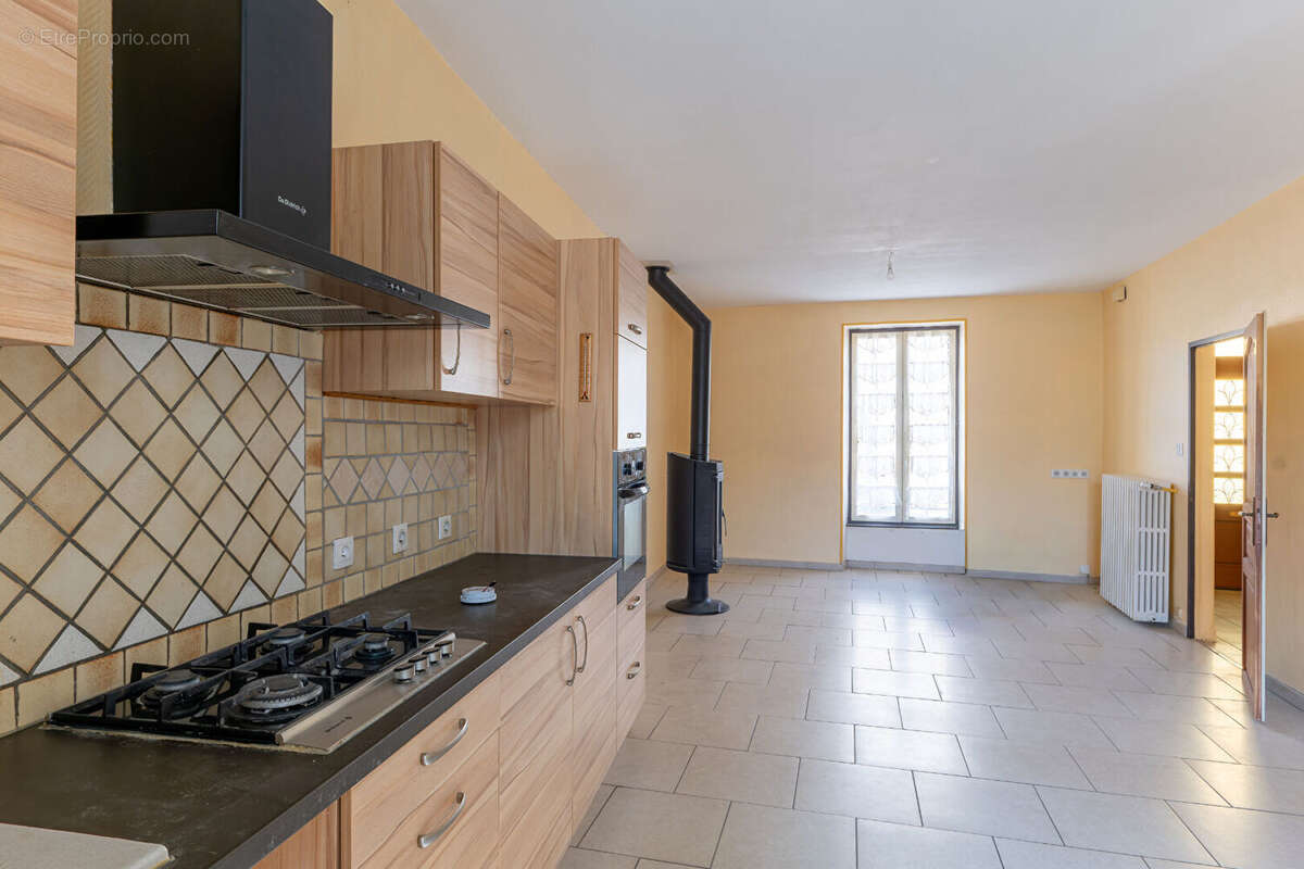 Propriété Le Breuil Sur Couze 9 pièce(s) 192 m2 - photo 13