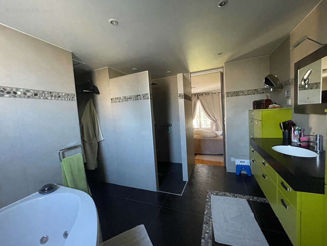 Maison à NEUVILLE-SUR-OISE