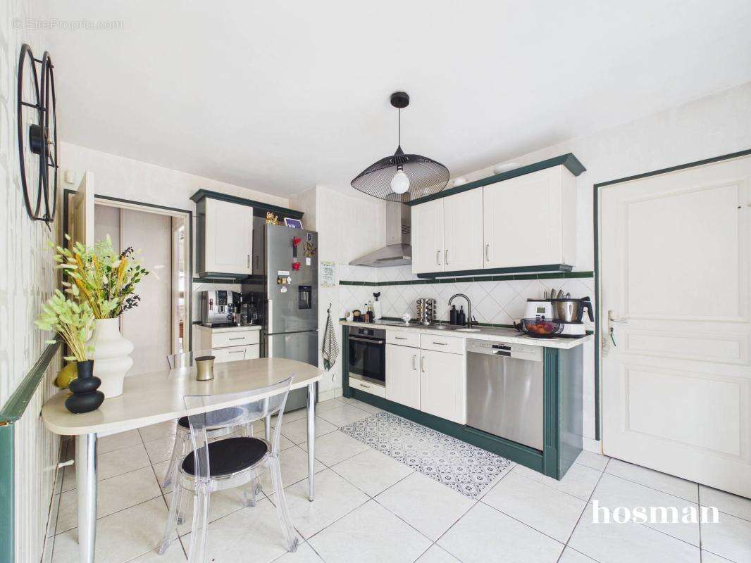 Maison de 135m² avec 4 chambres, jardin paysagé et garage - Proche St Joseph de Poterie à Nantes - photo 6