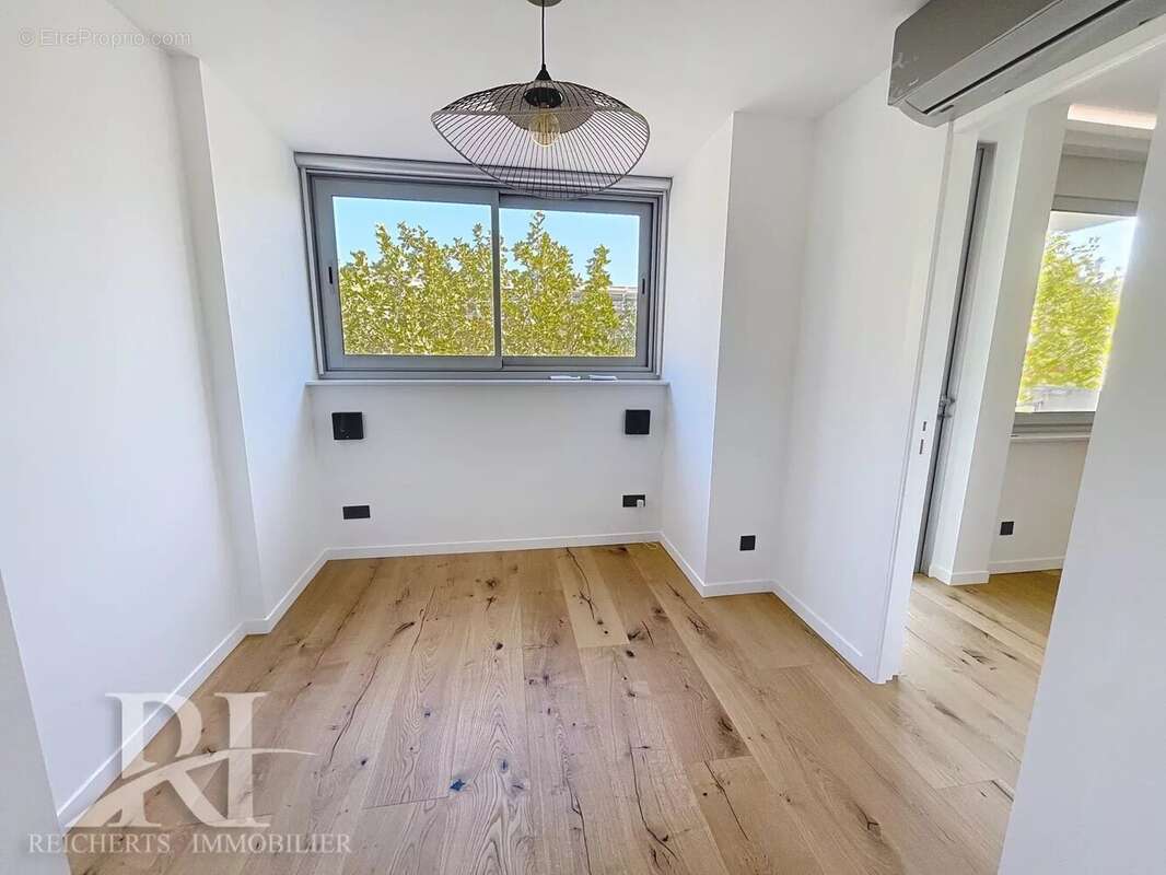 Cannes Palm Beach / Co-exclusivité / Très beau 2P rénové 40 m2 avec terrasse - photo 4