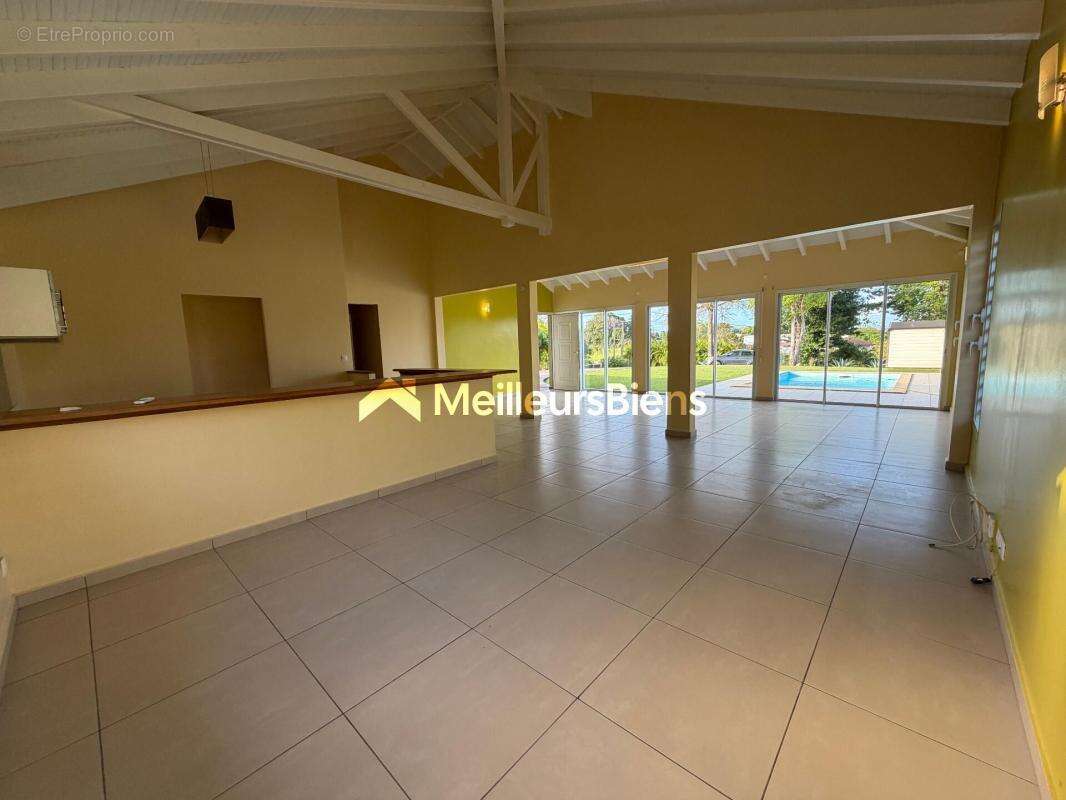 Maison à PETIT-BOURG