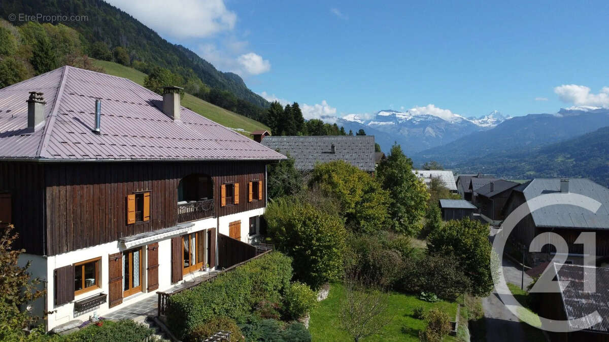Maison 265 m² à Taninges  - photo 2