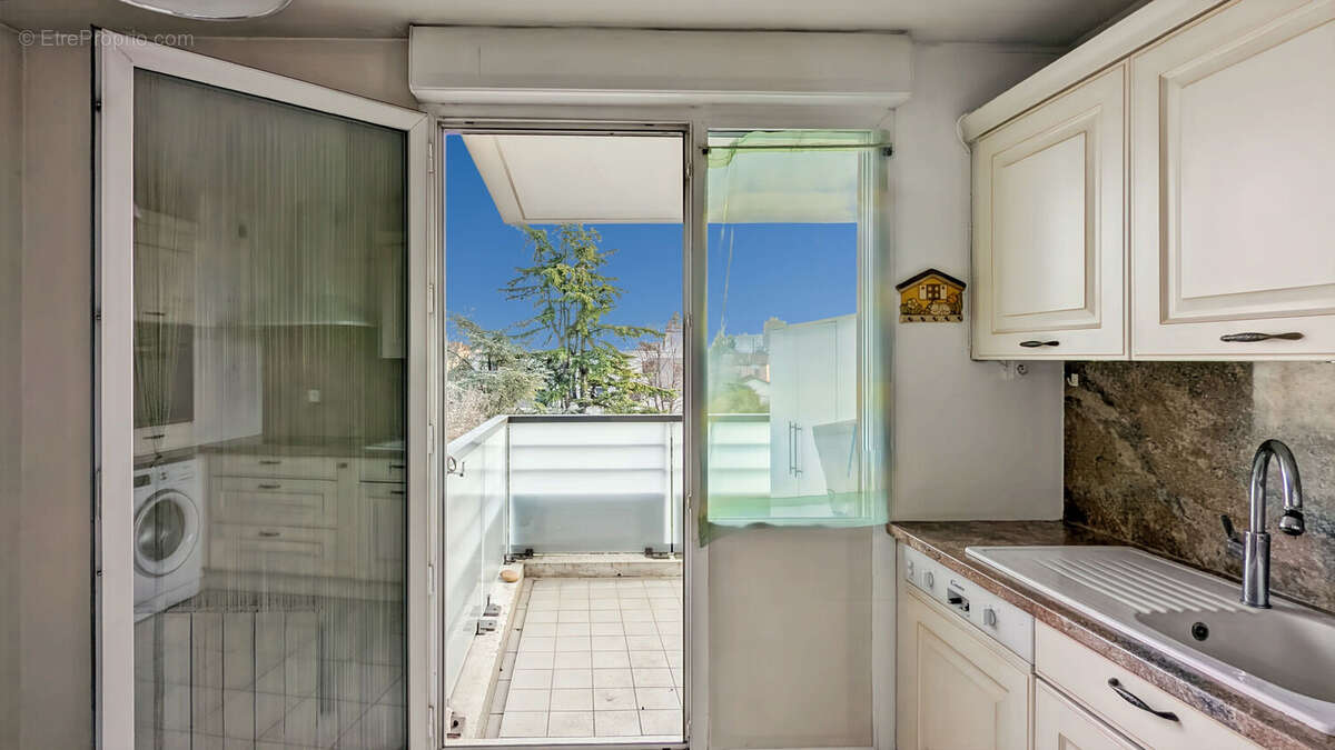 Appartement à PIERRE-BENITE