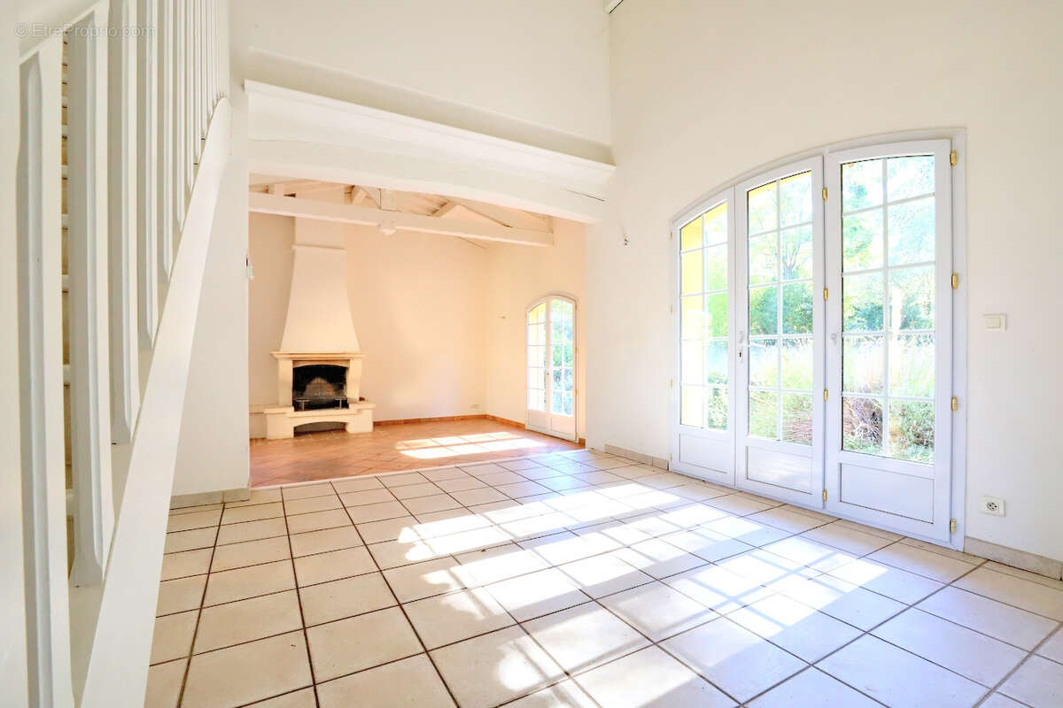 Maison à SOLLIES-TOUCAS