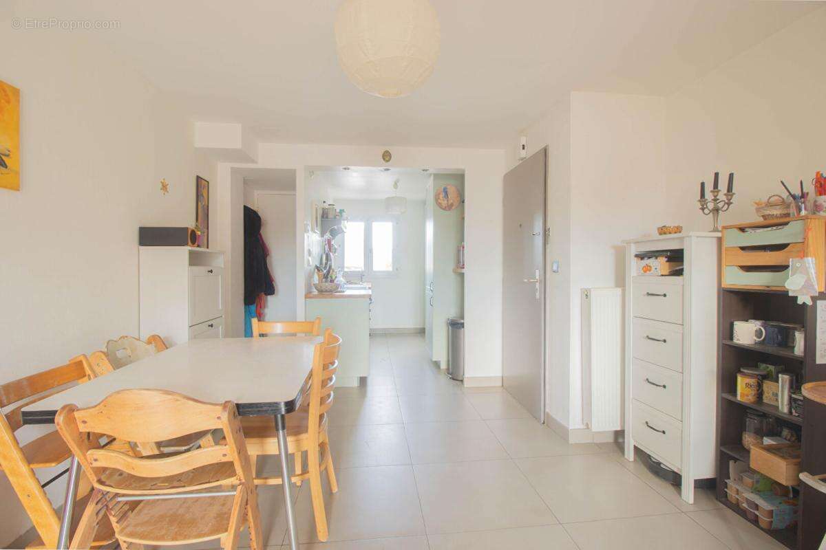 Appartement à AVRILLE