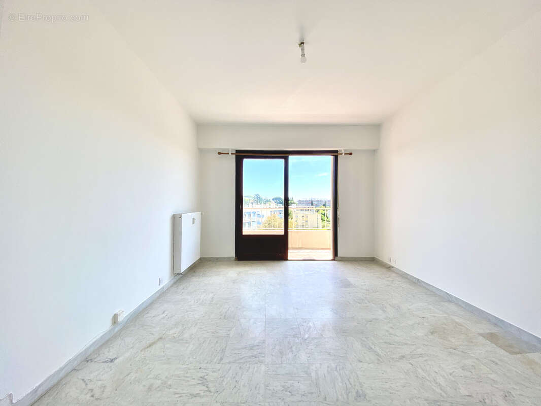 Pièce principale - Appartement à CAGNES-SUR-MER