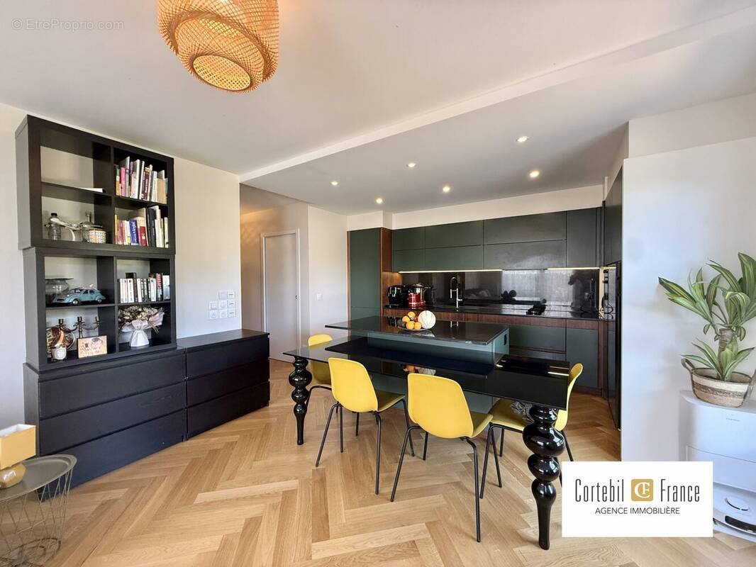 Appartement à CRUSEILLES