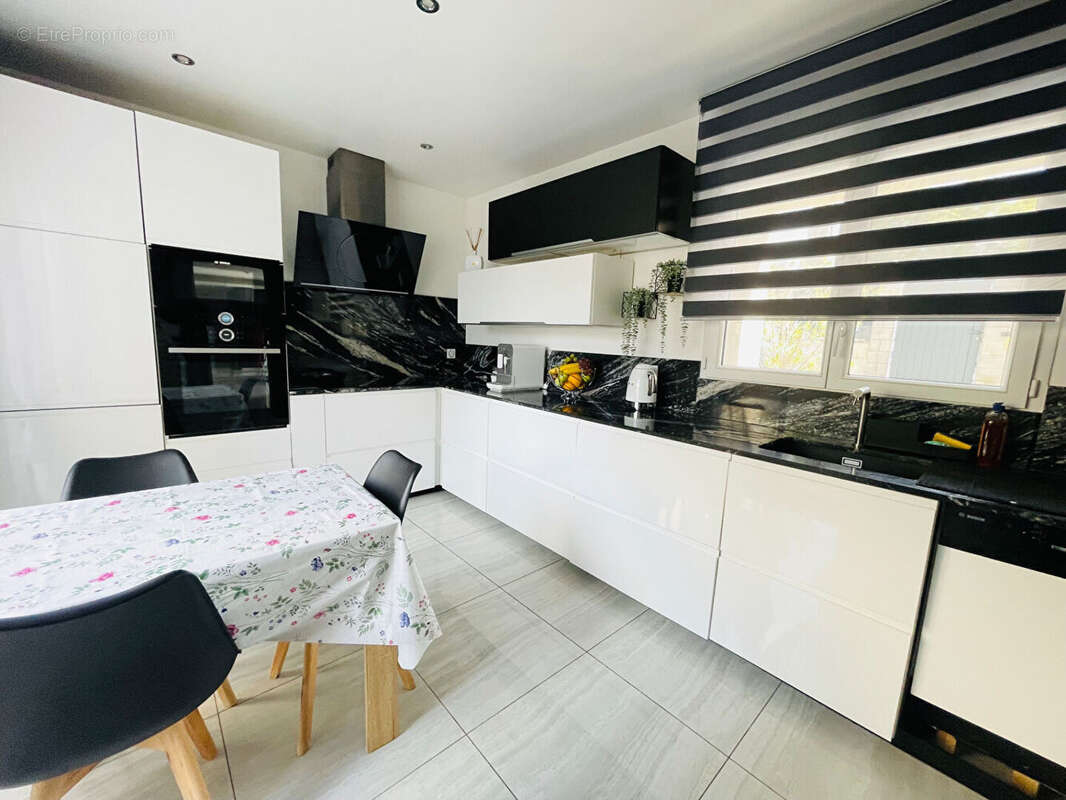 Maison à SARTROUVILLE