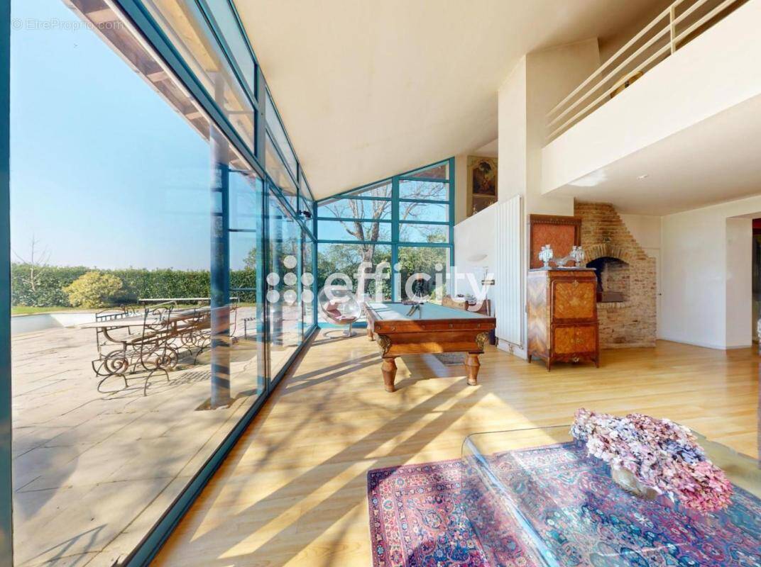 Maison à SAINT-DENIS-LES-BOURG