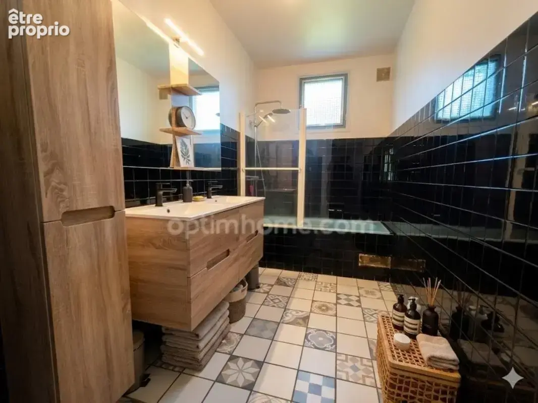  Maison T6 de 152 m² à Nogaro – Centre-ville & Jardin arboré - photo 19