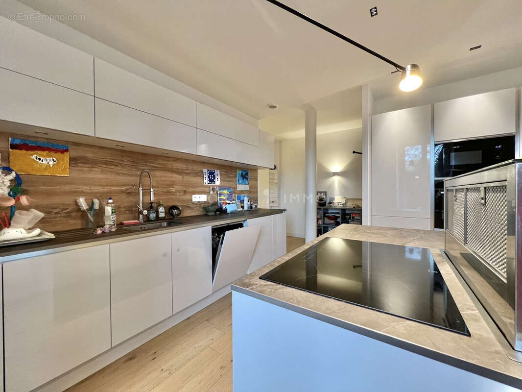 Maison 859 m² à Annemasse  - photo 8