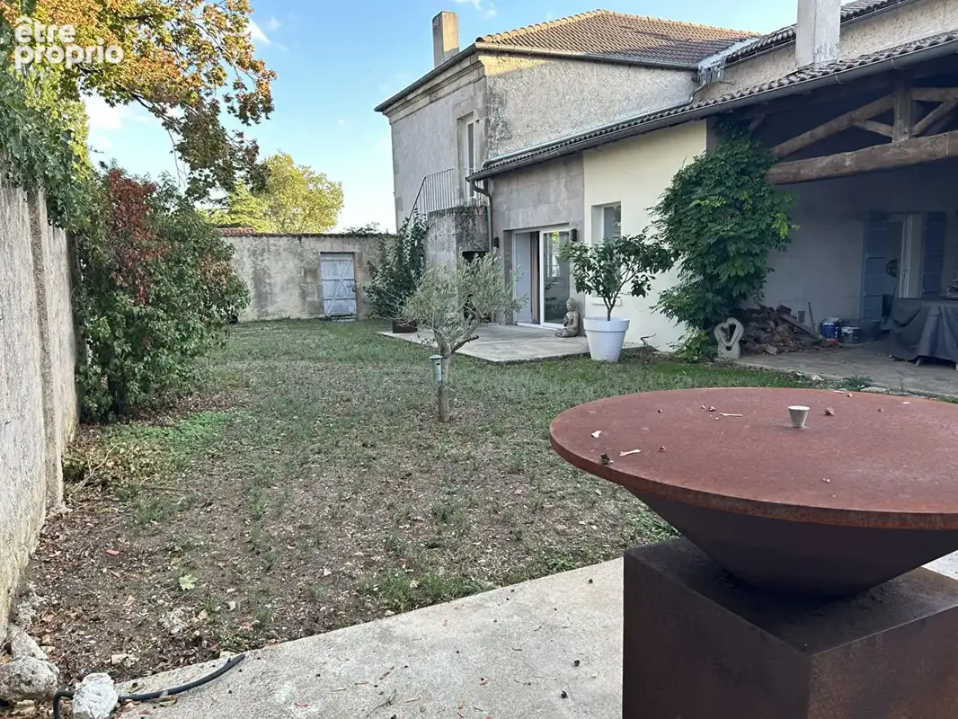 Belle maison de caractère rénovée avec élégance, aux beaux volumes et à la belle luminosité - photo 4
