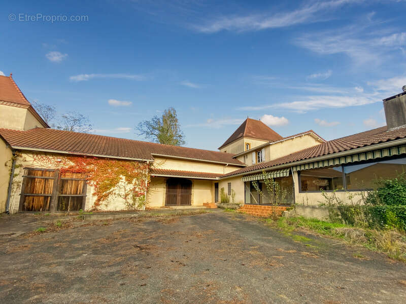 Dpt Gers (32), à vendre Proche de RISCLE château T6 de 327 m² habitables + 580 m² de dépendances attenantes sur 8157 m² de terra - photo 21