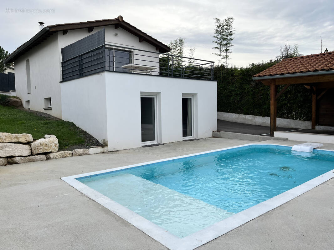 Maison à GREZIEU-LA-VARENNE