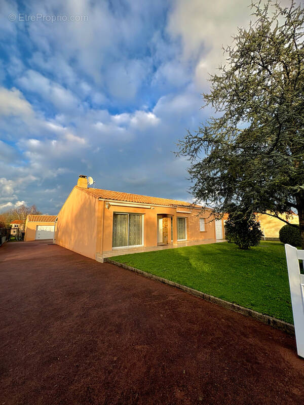 Maison à SAINT-LUMINE-DE-COUTAIS