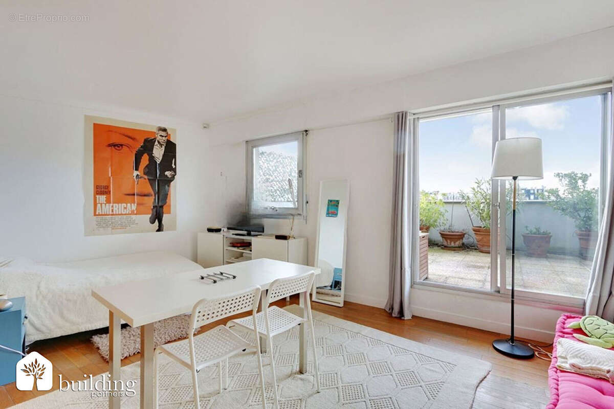 Appartement à PARIS-16E