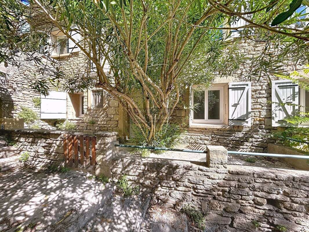 Maison à GORDES