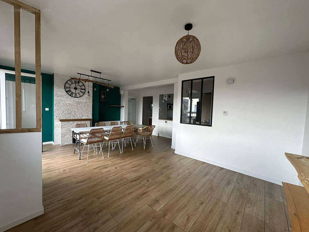 Appartement, balcon, vue dégagée sud, 2 chambres, cave - photo 7