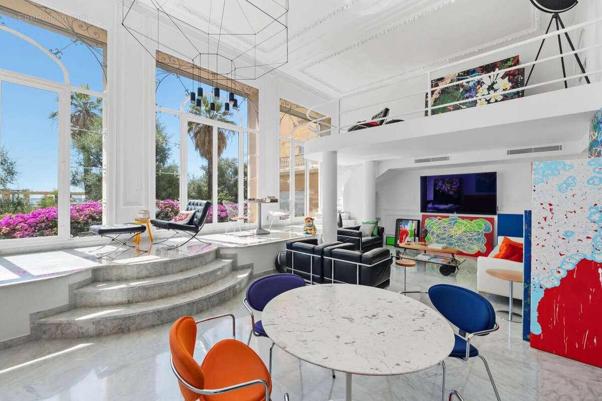Proche mer - batisse historique - appartement de 245m² - parking collectif - photo 2