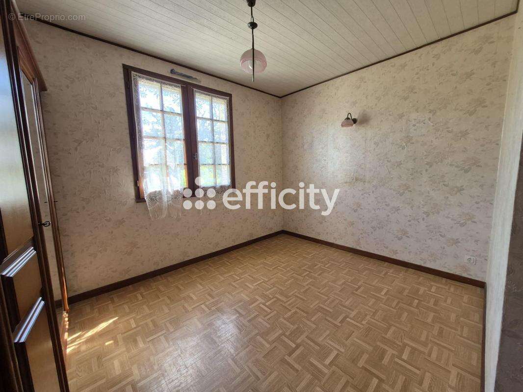 Maison 132 m² à Chabrac  - photo 7
