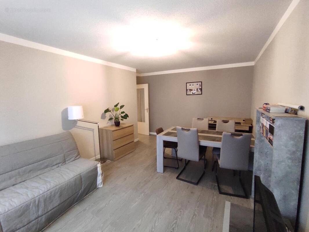   - Appartement à VILLEURBANNE